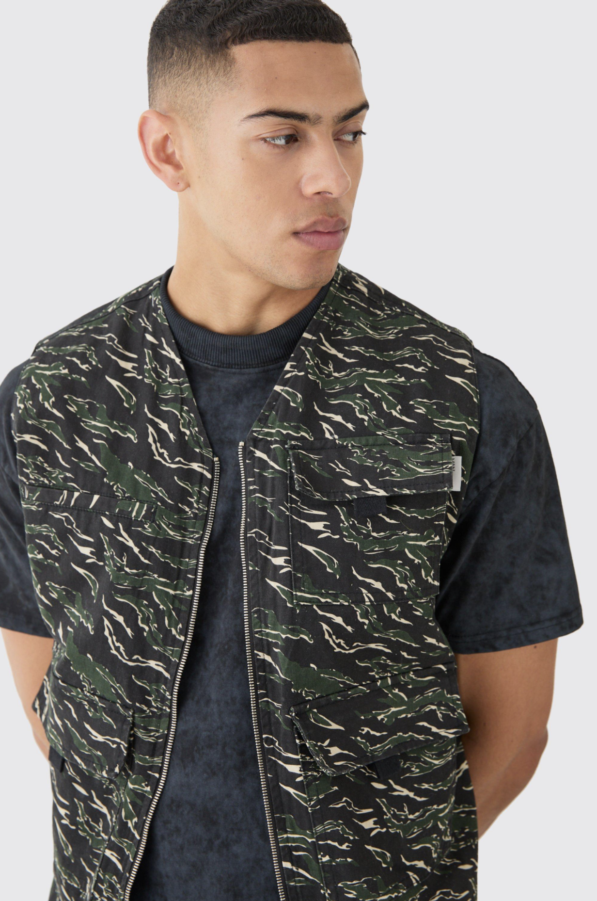Archie Camo Print Utility Vest - Image 3