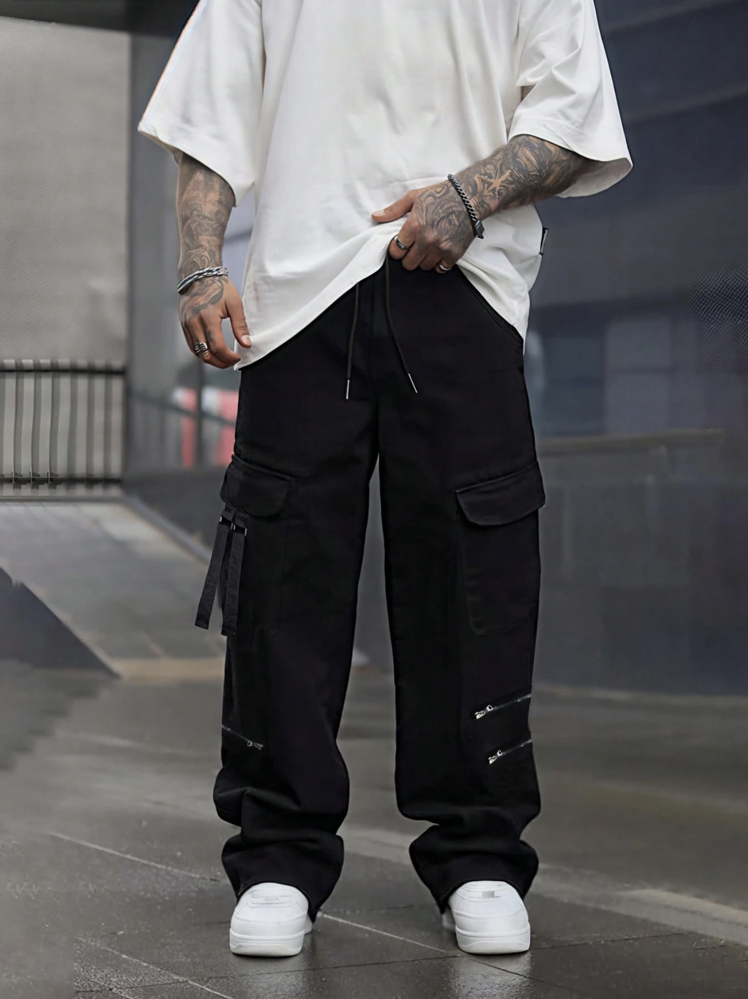 Veron Black Relaxed Fit Zipper Cargo Pants